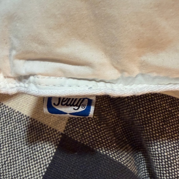 Sealy Standard Queen Pillows - set of two - Picture 6 of 6